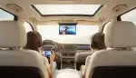 Deckenmonitor Auto: Kino für unterwegs